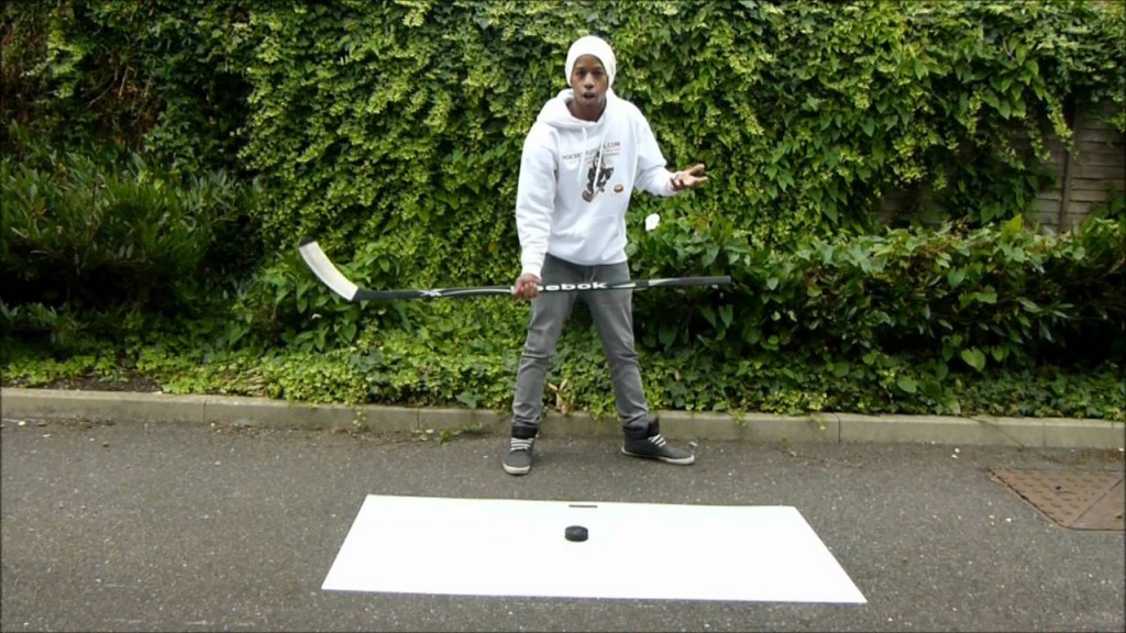 Wrist Shot The Two Main Types Of Wrist Shot And When And How To Use Them Hockey Tutorial