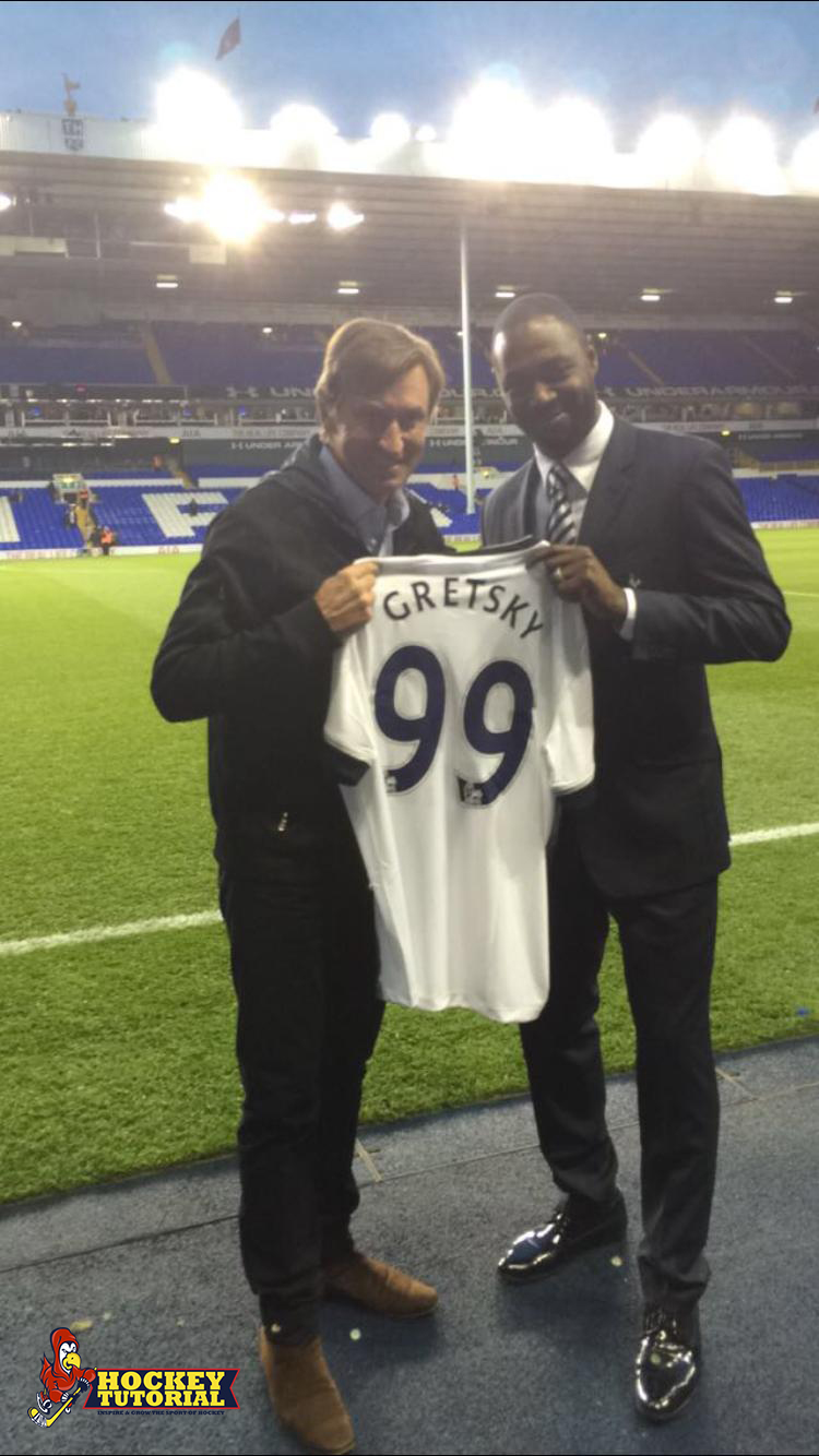 Tottenham present Wayne Gretzky with shirt and misspell his name 2