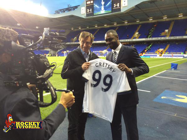 Tottenham present Wayne Gretzky with shirt and misspell his name