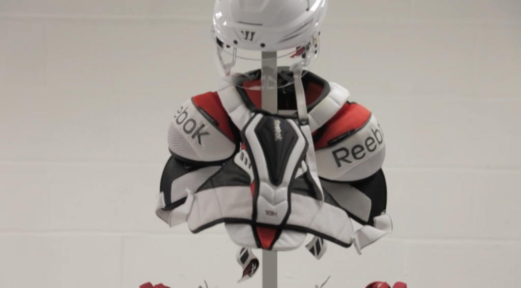 Best Gift ideas For Any Hockey Player2016-12-02 at 00.30.21